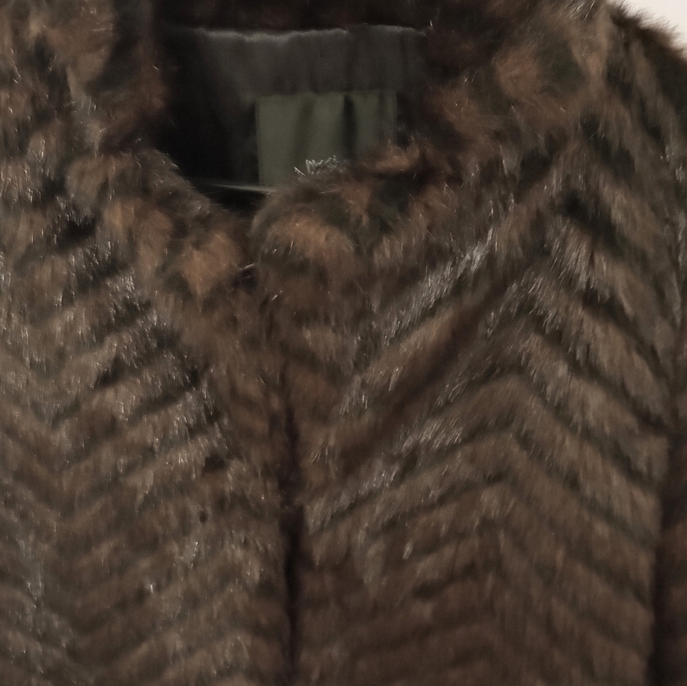 New Without Tag, Black Faux Fur Coat, Cheveron Black & Brown Design, Size Small